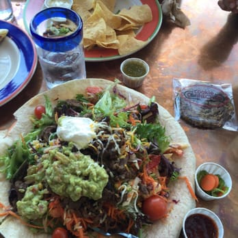 Dos Coyotes Border Cafe - Mexican Near Me - Folsom, California
