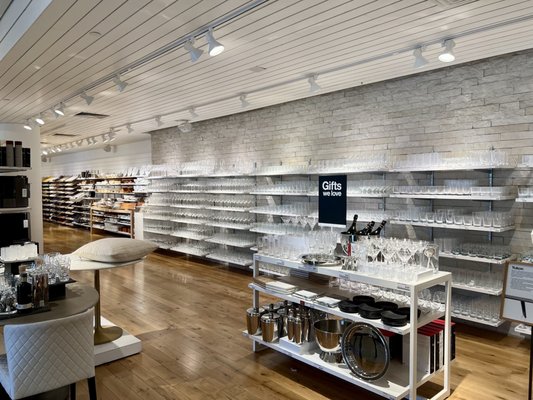 Crate & Barrel by null