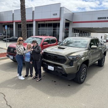 Freeway Toyota - Car Dealers Near Me - Hanford, California