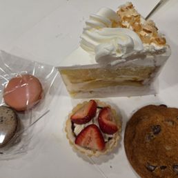 Cookies & Cream Macaroon, Strawberry Macaroon, Coconut Pineapple Cake, Strawberry Tart, Chocolate Chip Cookie Cookies & Cream Macaroon, Strawberry Macaroon, Coconut Pineapple Cake, Strawberry Tart, Chocolate Chip Cookie