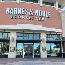 Barnes & Noble - Entrance