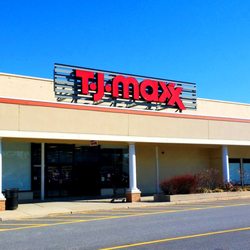 T J Maxx - TJ Maxx Broomall, PA - Storefront
