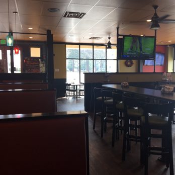Round Table Pizza - Seating area - Pizza Near Me - Rocklin, California