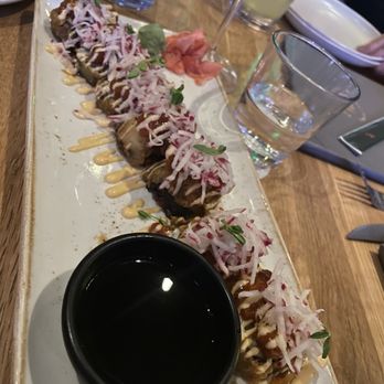 Moxies - Spicy tuna sushi roll- delish - New American Near Me - Scottsdale, Arizona Moxies - Spicy tuna sushi roll- delish - New American Near Me - Scottsdale, Arizona
