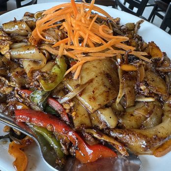 An Ox Cafe - Pad Kee Mao (Drunken Noodles) - Thai Near Me - Milwaukee, Wisconsin