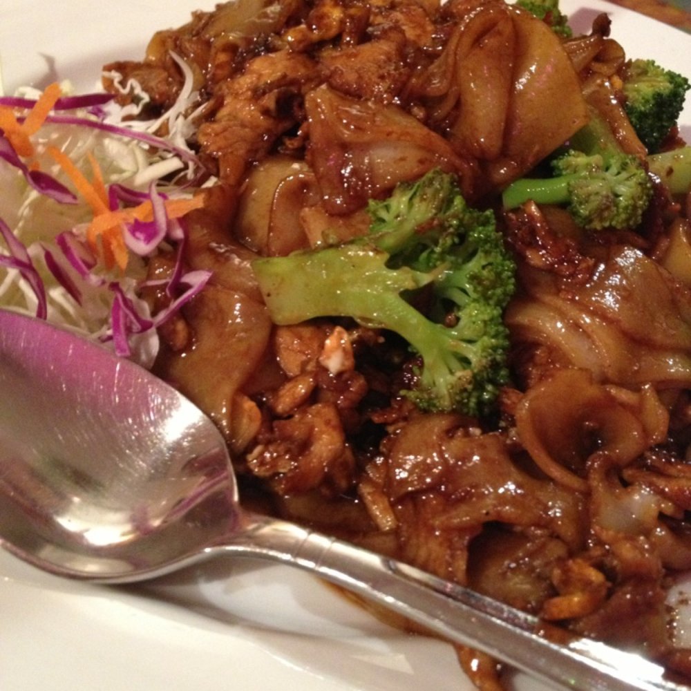 Khun Suda - Pad see ew. Definitely recommend - Thai Near Me - Roseville, California Khun Suda - Pad see ew. Definitely recommend - Thai Near Me - Roseville, California