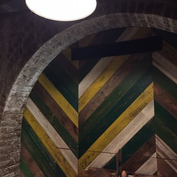 Nando's - Chicken Shop Near Me - London, XGL