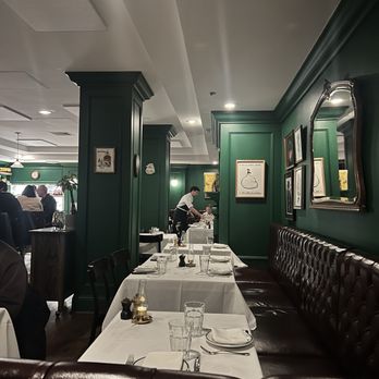 Dingles Public House - Seating - Gastropubs Near Me - San Francisco, California