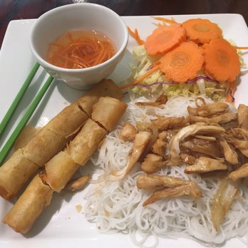 Restaurant Ben Thanh - Could there be less chicken on this vermicelli plate?? And sautéed with onions instead of grilled??? - Vietnamese Near Me - Montreal, Quebec Restaurant Ben Thanh - Could there be less chicken on this vermicelli plate?? And sautéed with onions instead of grilled??? - Vietnamese Near Me - Montreal, Quebec