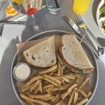 1909 - Chicken sandwich - Bars Near Me - Temecula, California