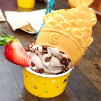 Somisomi - Upside down ah-boong with custard filling and oreo soft serv. Additional topping: cocoa pebbles! - Ice Cream & Frozen Yogurt Near Me - Fullerton, California