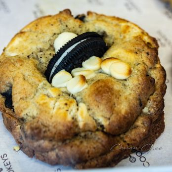 Cookeys - White Choco Oreo Cookie ($6.50) - Desserts Near Me - Toronto, Ontario