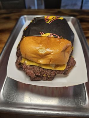 Luo’s Burgers by null