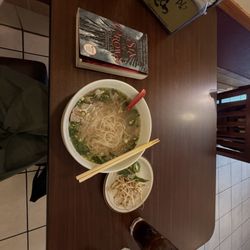 Pho Tan - Rainy day solo pho