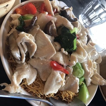 Hunan Taste - Cantonese Fried Noodle with bok choy, shiitake mushrooms, and chicken breast in white garlic sauce - Chinese Near Me - Montclair, New Jersey