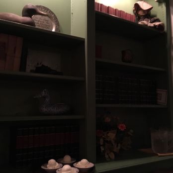 Dobbin House Tavern - More shelves - Bars Near Me - Gettysburg, Pennsylvania