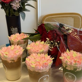 Petals & Poetry - Strawberry matcha, caramel latte, vanilla latte - Food Delivery Services Near Me - Detroit, Michigan