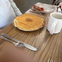 Apple Hills Farm - Amazing pancakes . Need bigger plates !!!