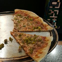 Tri Pi Pizzeria - The pizza came in a timely fashion but the thin crust was soggy and unable to be held without making a sloppy mess.