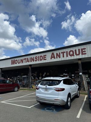 MOUNTAINSIDE ANTIQUE MALL - Updated September 2025 - 10