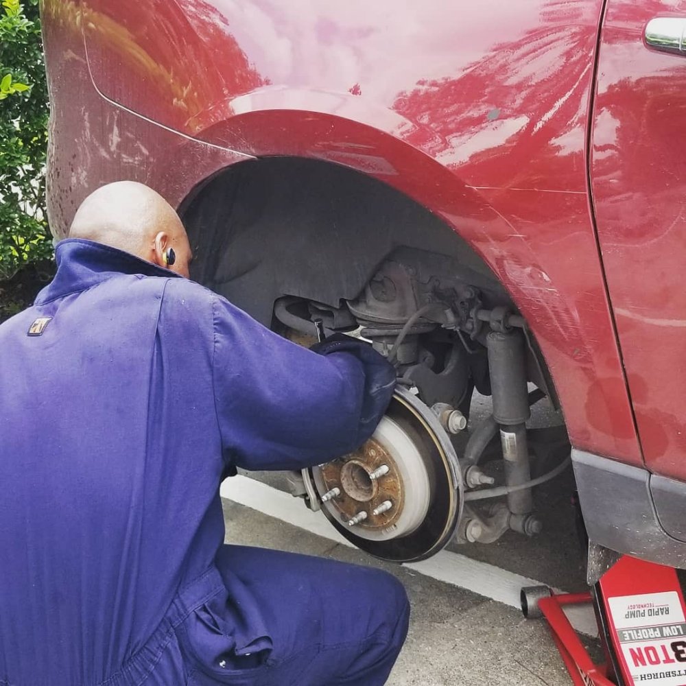CURBSIDE BRAKES Updated June 2024 Katy, Texas Oil Change Stations