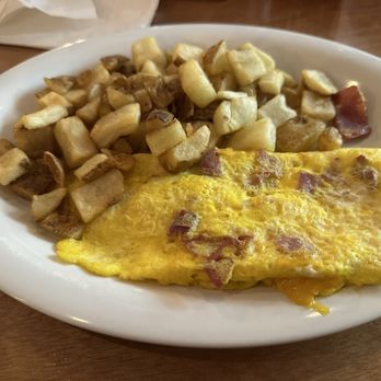 Big Ed's Garner - Ham and cheese omelette - Breakfast & Brunch Near Me - Garner, North Carolina Big Ed's Garner - Ham and cheese omelette - Breakfast & Brunch Near Me - Garner, North Carolina