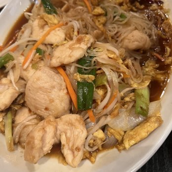 Fortune Wok - Chicken Phad Thai Noodle - Chinese Near Me - Overland Park, Kansas