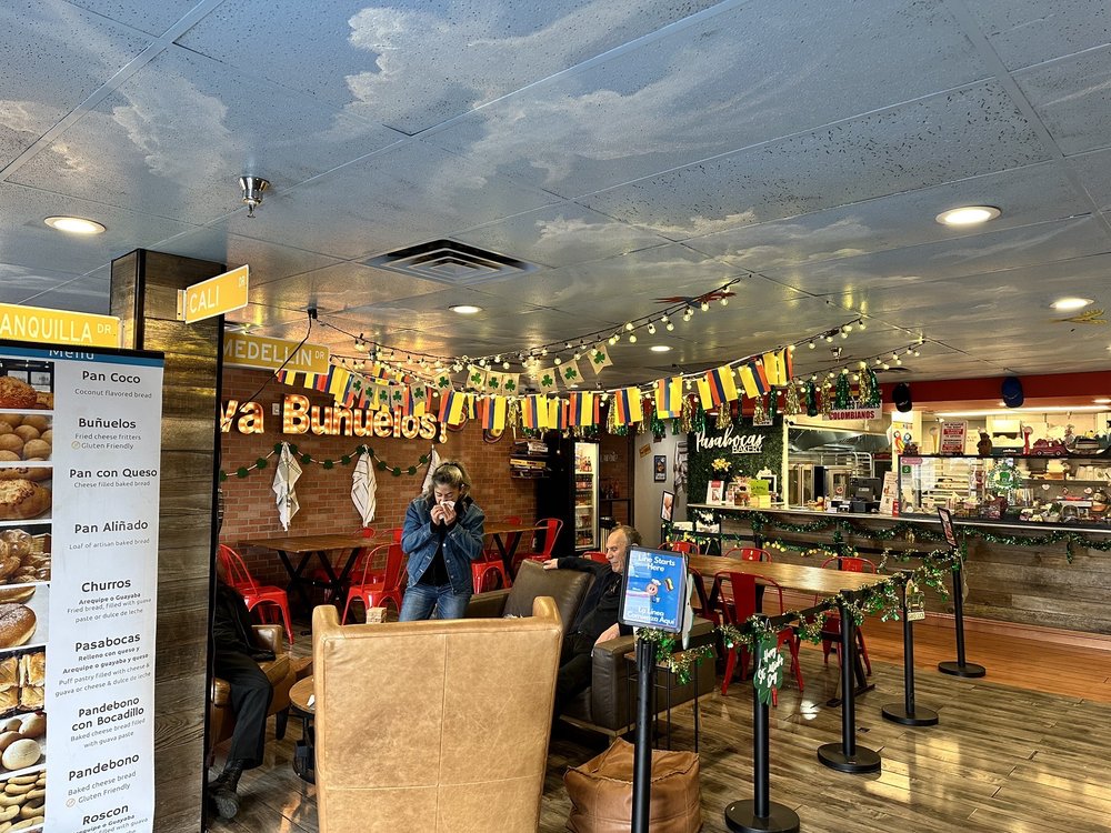 Pasabocas Colombian Bakery - Photo 2