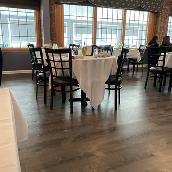 Enzo's of Williamsbridge - Plenty of space and full of class. - Italian Near Me - Bronx, New York