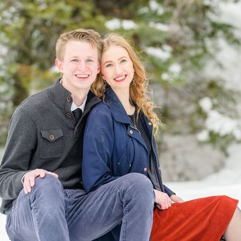 Melissa Woodruff Photography - Head over to our blog and learn some great tips for what to wear to your romantic winter engagement session! - Session Photography Near Me Melissa Woodruff Photography - Head over to our blog and learn some great tips for what to wear to your romantic winter engagement session! - Session Photography Near Me