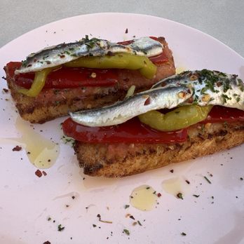Dos Besos - Spanish Near Me - Pasadena, California
