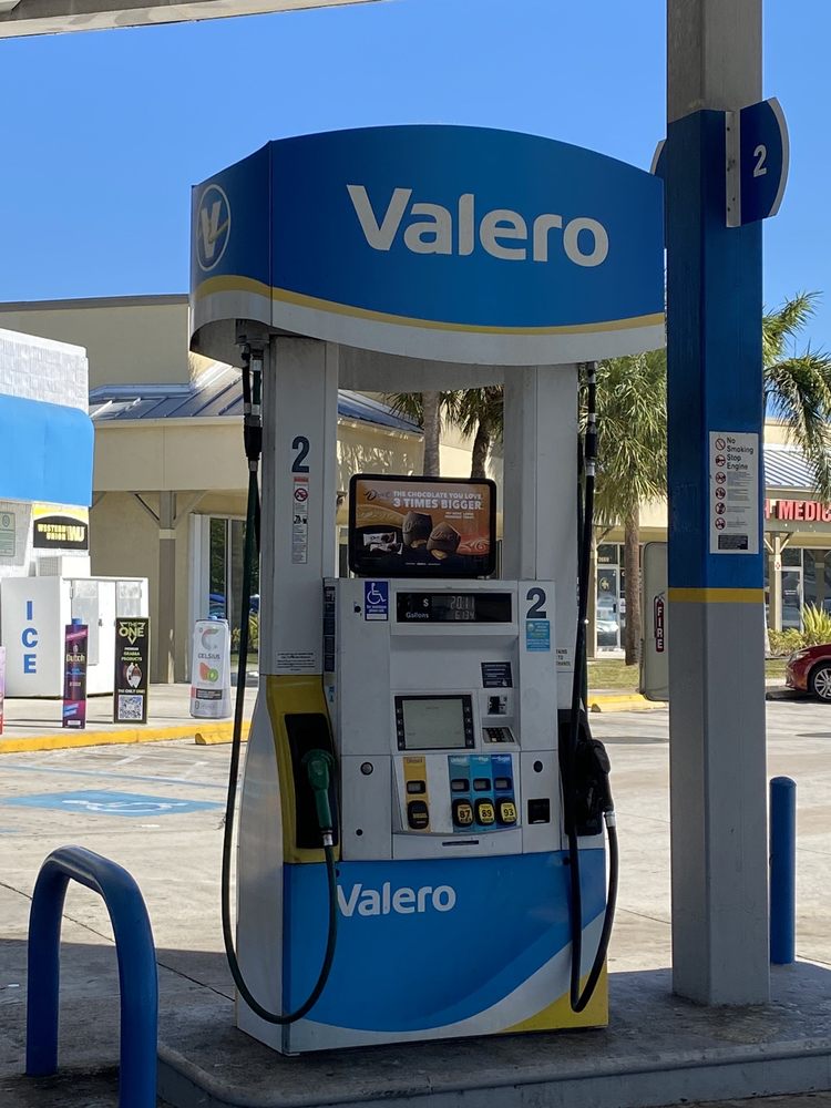 VALERO GAS STATION 2699 W Oakland Park Blvd, Fort Lauderdale, Florida