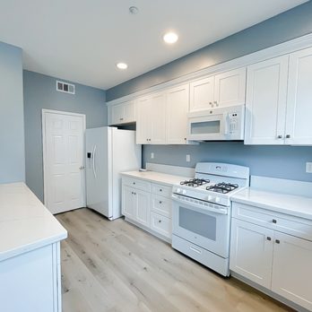 G&R Home Remodel - A strategic kitchen upgrade for this rental condo. We focused on practical design, durable materials that attract tenants. - General Contractors Near Me G&R Home Remodel - A strategic kitchen upgrade for this rental condo. We focused on practical design, durable materials that attract tenants. - General Contractors Near Me