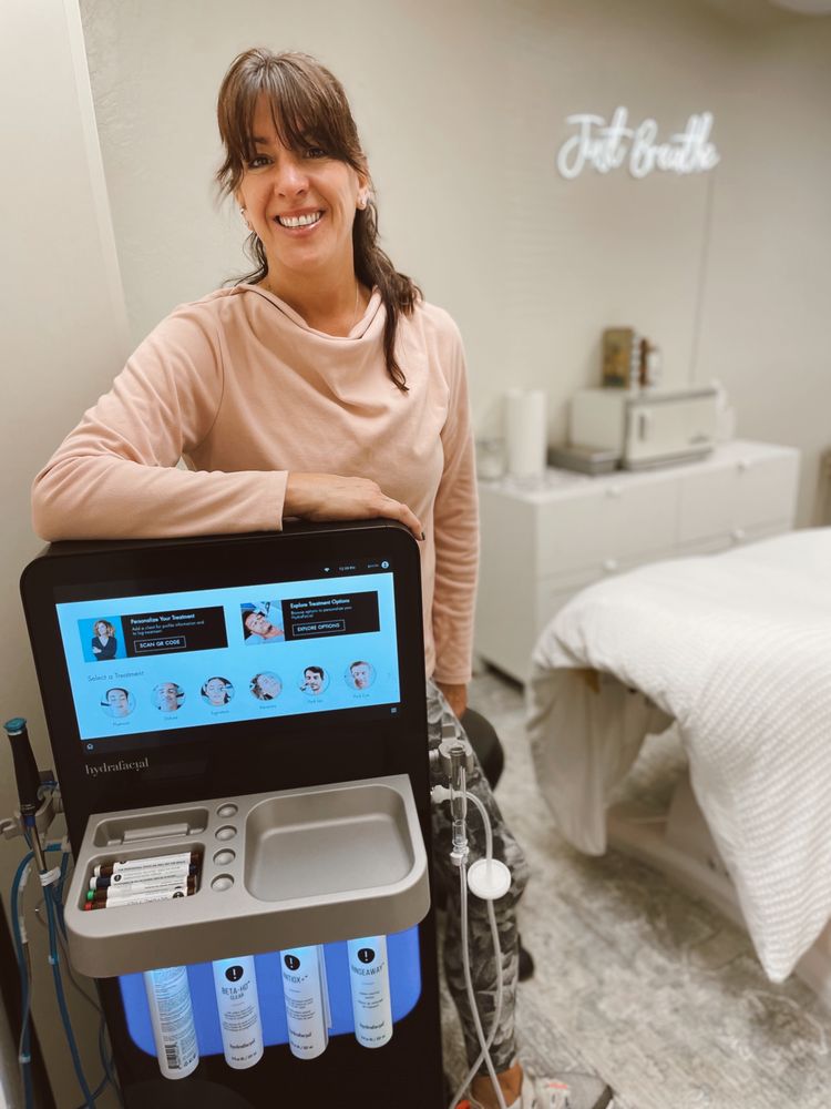 Bella Skin by Jennifer Lynn Logo