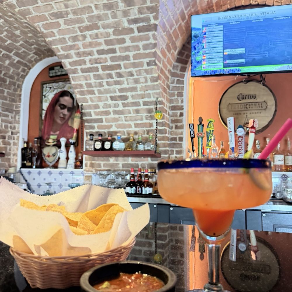 Bar area is adorable! Bar area is adorable!