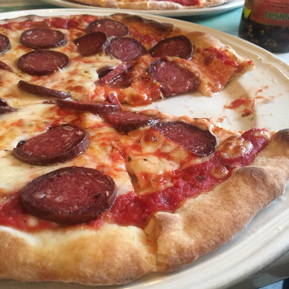 Pizza Routier Express - The pizza is so good and the they make the pasta sauce when u order it, so everything is fresh made. - Pizza Near Me - Montreux, VD