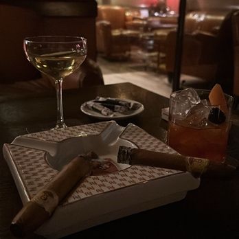 Gentlemen 1919 - His & Hers cocktails & cigars - Barbers Near Me - Paris, 75