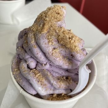 Brews and Scoops - Vanilla base with blueberries and Cinnamon Toast Crunch - Ice Cream & Frozen Yogurt Near Me - Blue Bell, Pennsylvania