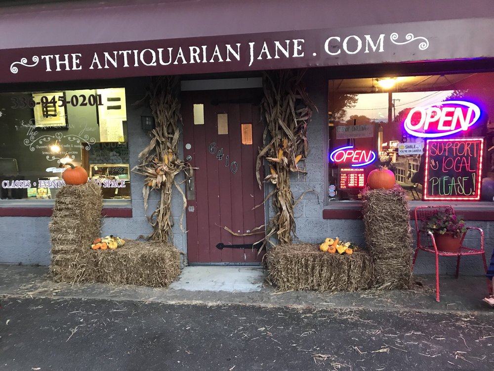 The Antiquarian Jane Logo