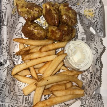 Charleys Cheesesteaks - 6 PC CLASSIC WINGS AND FRIES - Cheesesteaks Near Me - Rialto, California