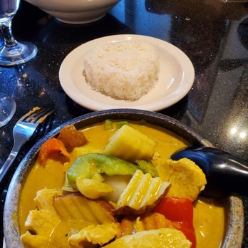 Ginn D Thai Restaurant - Yellow curry w/ rice - Thai Near Me - Bainbridge Island, Washington Ginn D Thai Restaurant - Yellow curry w/ rice - Thai Near Me - Bainbridge Island, Washington