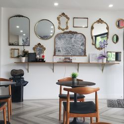 The Hill's Cafe - Vintage chic , spacious and clean.