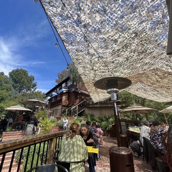 Cafe on 27 - Outdoor patio - Breakfast & Brunch Near Me - Topanga, California