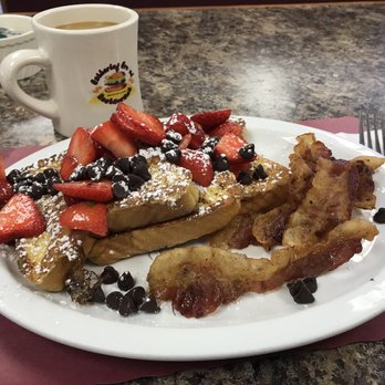 Gathering Ground - French Toast with Strawberries and Chocolate Chips - Breakfast & Brunch Near Me - Windsor Locks, Connecticut