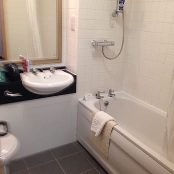 Warwick Conferences Scarman - Bathroom - Hotels Near Me - Warks, WAR