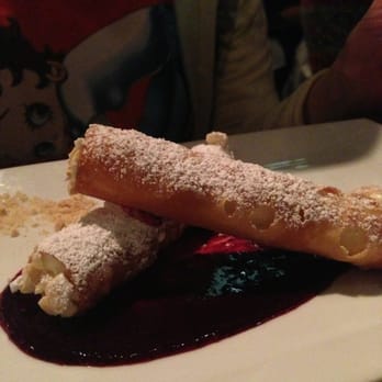 Il Posto Trattoria - Cannoli dessert - Italian Near Me - Napa, California Il Posto Trattoria - Cannoli dessert - Italian Near Me - Napa, California