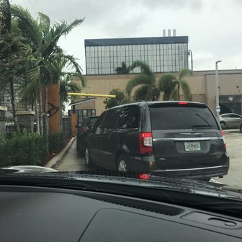 Taco Bell - Long wait in the Drive-Thru - Fast Food Near Me - Miami, Florida
