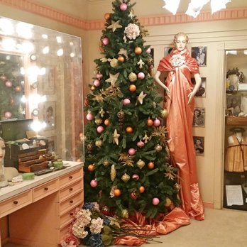 The Hollywood Museum - Pink room for the brunttes - Museums Near Me - Hollywood, California
