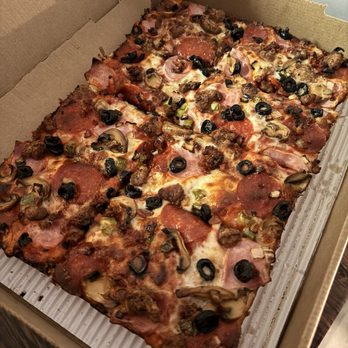 Jet's Pizza - Jet 10 - Pizza Near Me - Centennial, Colorado