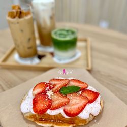Sweet Talk Cafe - Strawberry creme croffle